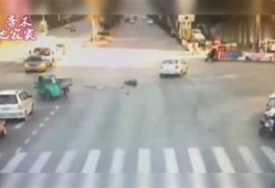 车祸现场揭秘：抖阴视频如何影响事故应对与公众反应