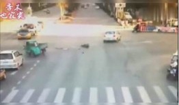 车祸现场揭秘：抖阴视频如何影响事故应对与公众反应