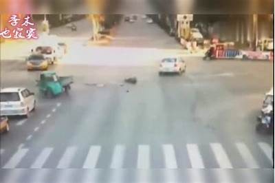 车祸现场揭秘：抖阴视频如何影响事故解决与公众反应