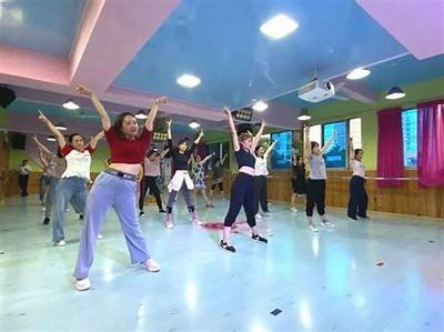 韩国抖音舞潮流来袭，必备纸巾应对惊艳瞬间！
