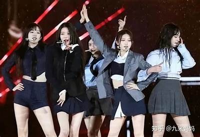 韩国女团抖阴舞蹈风潮，热力四射引发粉丝热议！