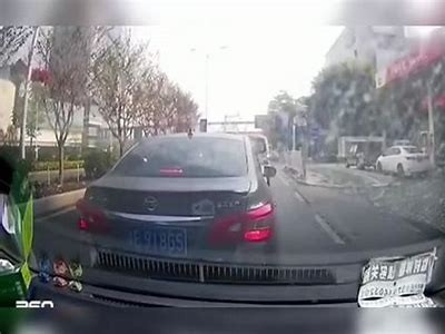 车祸现场曝光：抖阴现场目击者心路历程与深度调查