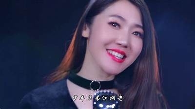 抖音热潮：骑自行车带啤酒，畅享夏日户外乐趣